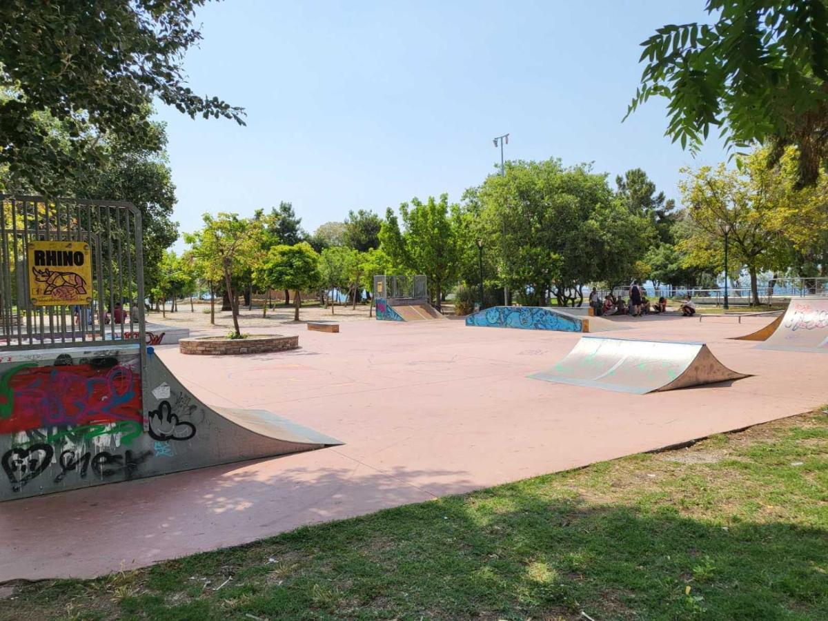 Central Park Apartment Volos Luaran gambar